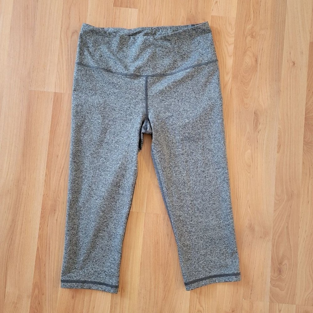Victoria's Secret VSX Sport Capris Sz S